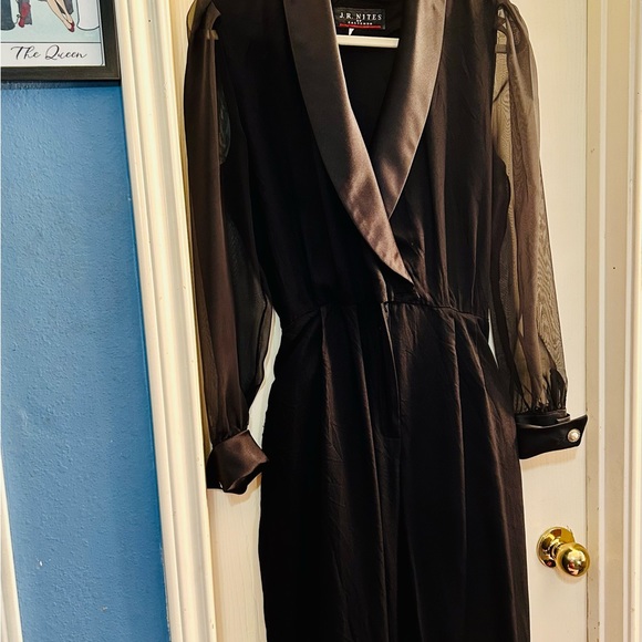 Deep V plunge jumpsuit - Picture 4 of 5